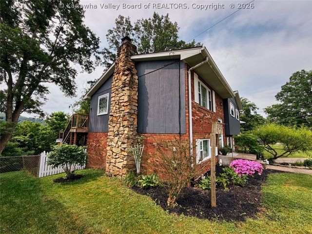 1110 Hollyberry Lane, South Charleston, WV 25309
