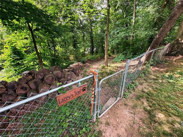 1110 Hollyberry Lane, South Charleston, WV 25309