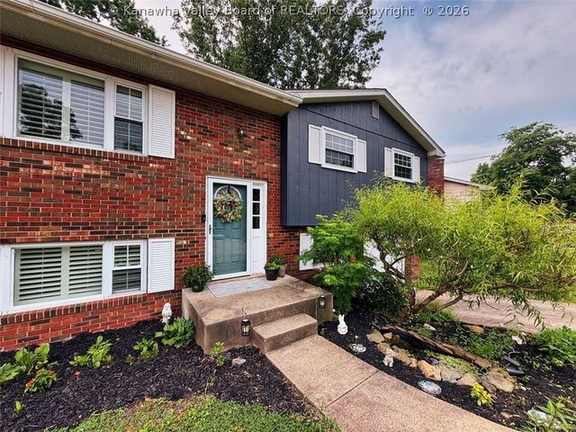 1110 Hollyberry Lane, South Charleston, WV 25309