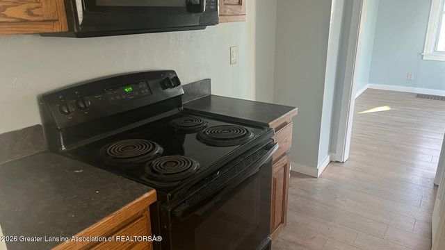 5684 Shaw Street, Haslett, MI 48840