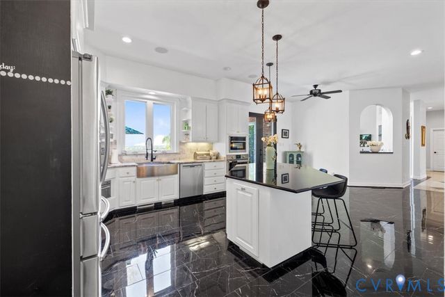 402 Rivers Bend Cir, Chester, VA 23836