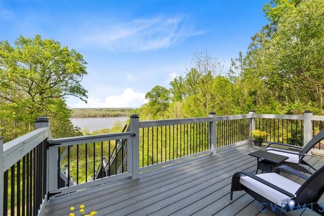 402 Rivers Bend Cir, Chester, VA 23836