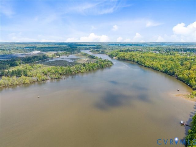 402 Rivers Bend Cir, Chester, VA 23836