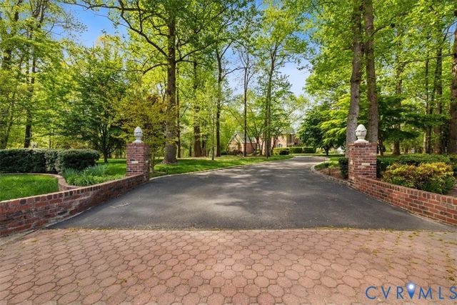 402 Rivers Bend Cir, Chester, VA 23836