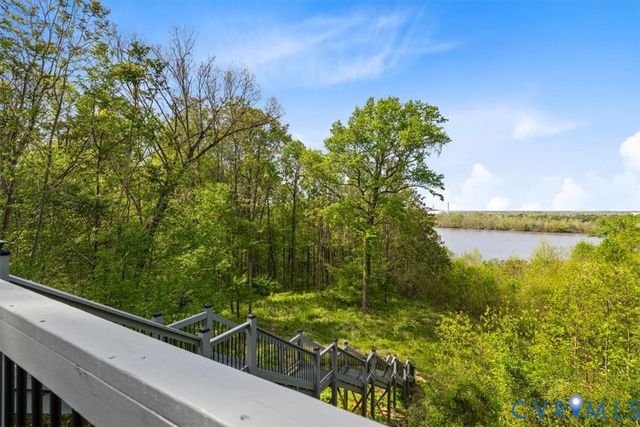 402 Rivers Bend Cir, Chester, VA 23836