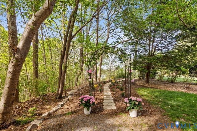402 Rivers Bend Cir, Chester, VA 23836
