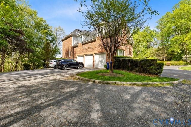 402 Rivers Bend Cir, Chester, VA 23836