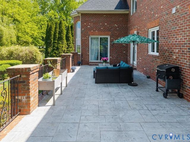 402 Rivers Bend Cir, Chester, VA 23836