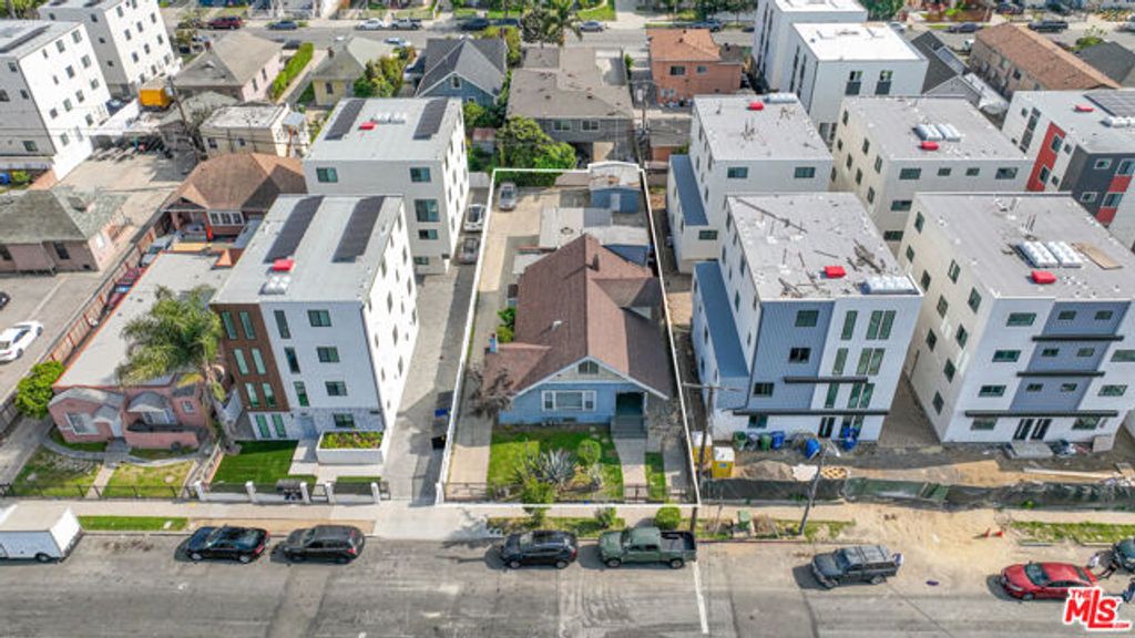1318 W 35th Place, Los Angeles, CA 90007