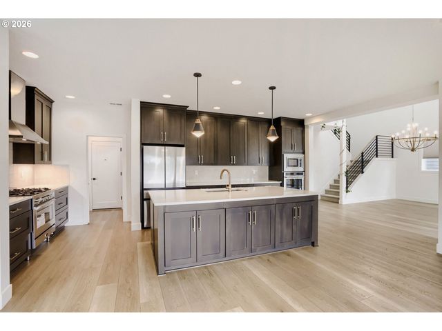 7353 Nw OAKFERN Dr, Portland, OR 97229