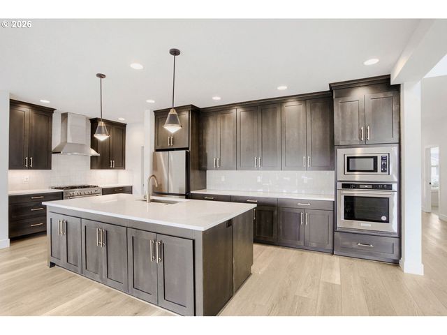 7353 Nw OAKFERN Dr, Portland, OR 97229