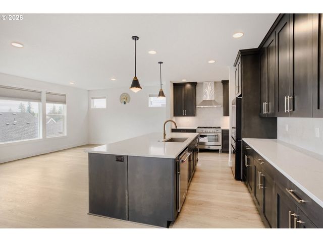 7353 Nw OAKFERN Dr, Portland, OR 97229
