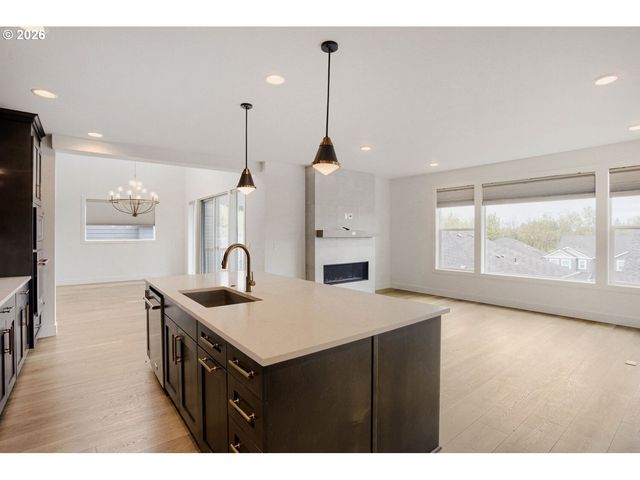 7353 Nw OAKFERN Dr, Portland, OR 97229