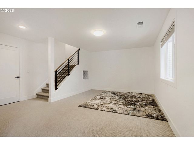7353 Nw OAKFERN Dr, Portland, OR 97229