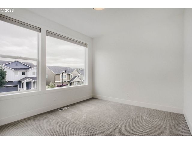 7353 Nw OAKFERN Dr, Portland, OR 97229
