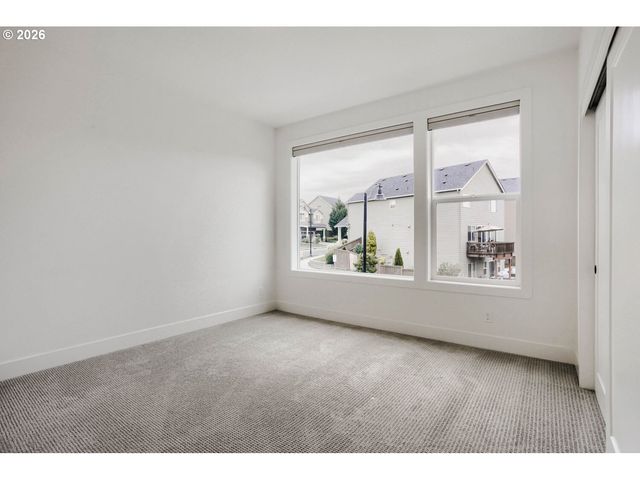 7353 Nw OAKFERN Dr, Portland, OR 97229