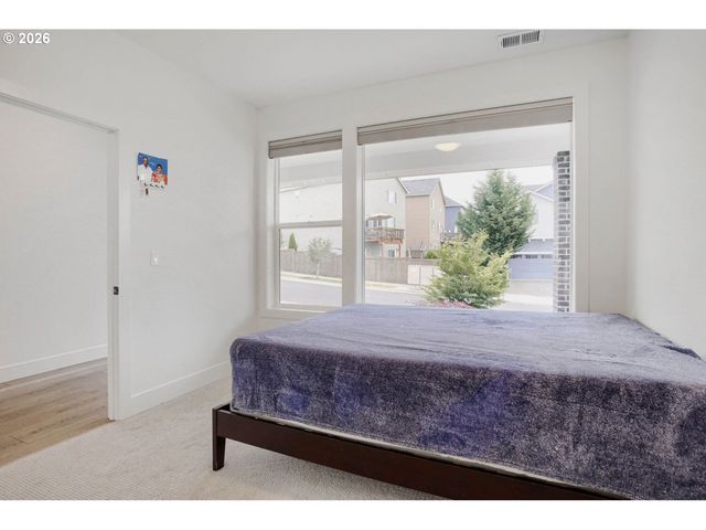 7353 Nw OAKFERN Dr, Portland, OR 97229