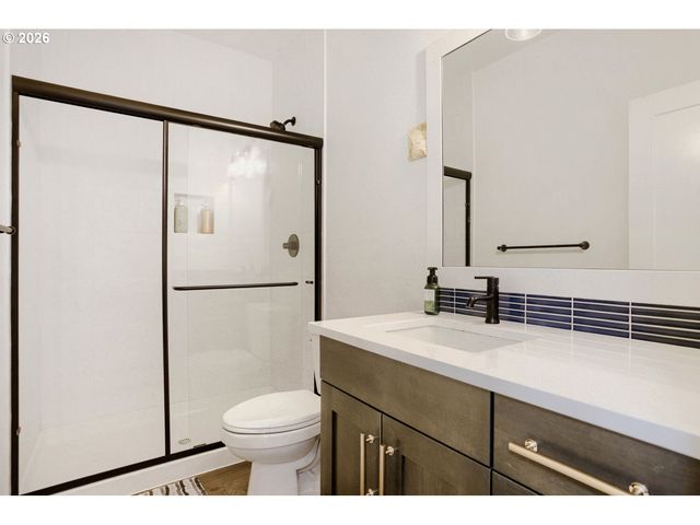 7353 Nw OAKFERN Dr, Portland, OR 97229