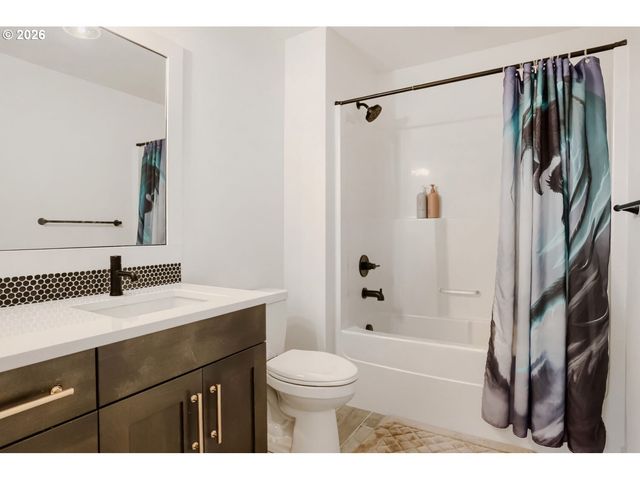 7353 Nw OAKFERN Dr, Portland, OR 97229
