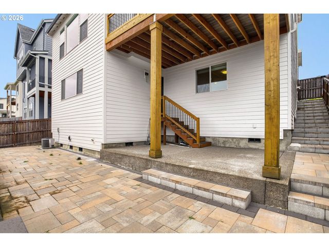 7353 Nw OAKFERN Dr, Portland, OR 97229