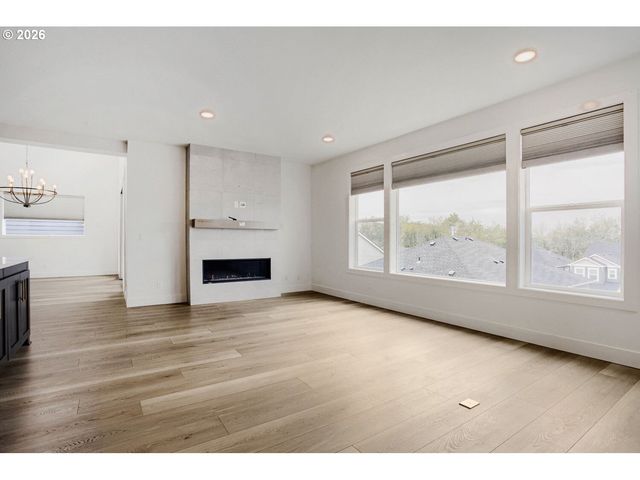 7353 Nw OAKFERN Dr, Portland, OR 97229