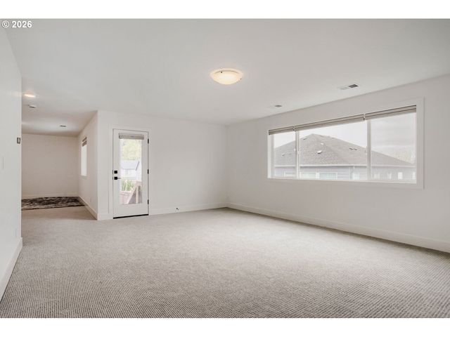 7353 Nw OAKFERN Dr, Portland, OR 97229