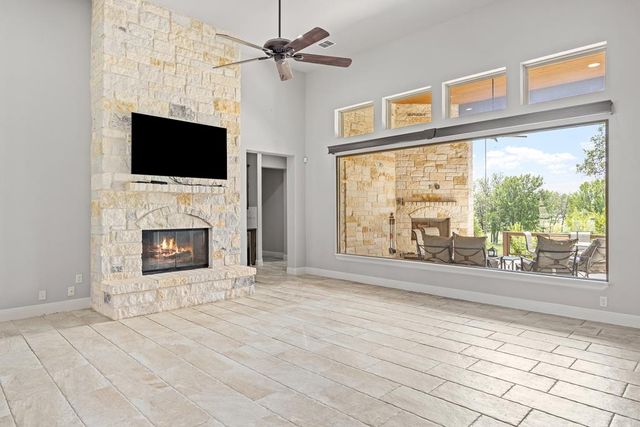 1009 Club House Rd, Kerrville, TX 78028
