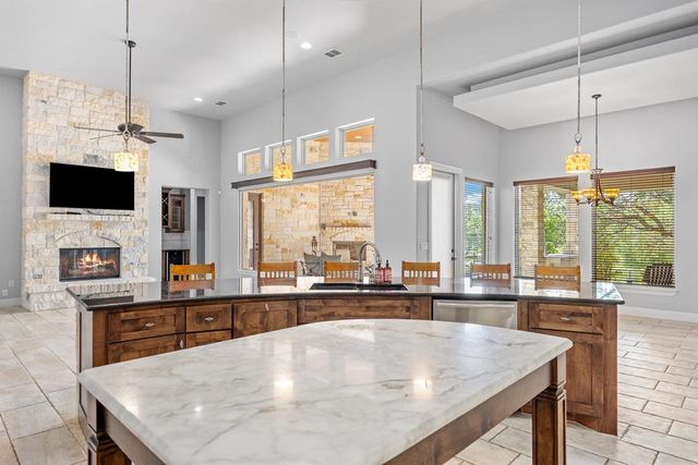1009 Club House Rd, Kerrville, TX 78028