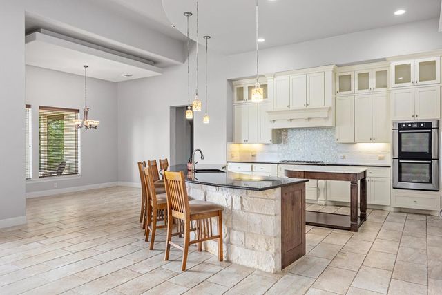 1009 Club House Rd, Kerrville, TX 78028
