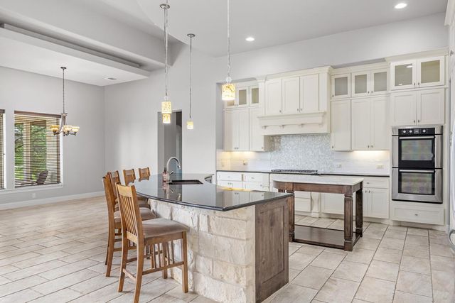 1009 Club House Rd, Kerrville, TX 78028