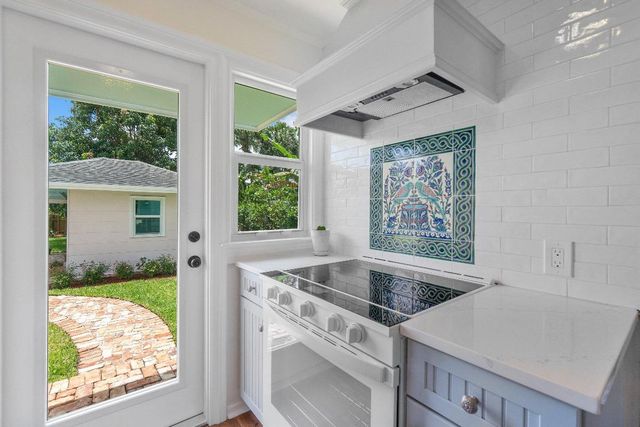 816 Avon Road, West Palm Beach, FL 33401