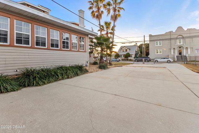 409 S Grandview Avenue, Daytona Beach, FL 32118