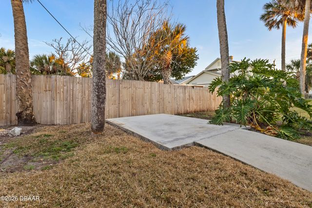 409 S Grandview Avenue, Daytona Beach, FL 32118