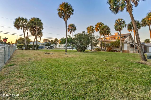 409 S Grandview Avenue, Daytona Beach, FL 32118