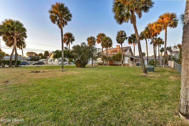 409 S Grandview Avenue, Daytona Beach, FL 32118