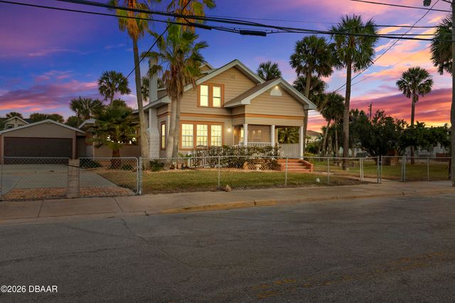 409 S Grandview Avenue, Daytona Beach, FL 32118