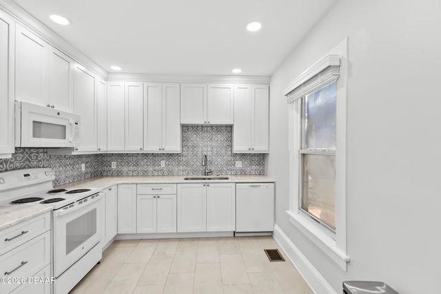 409 S Grandview Avenue, Daytona Beach, FL 32118