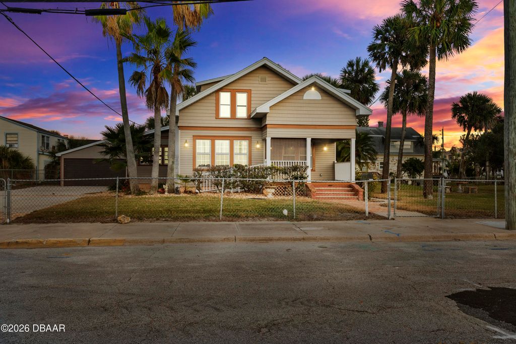 409 S Grandview Avenue, Daytona Beach, FL 32118