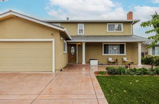 1394 Glacier Dr, Milpitas, CA 95035
