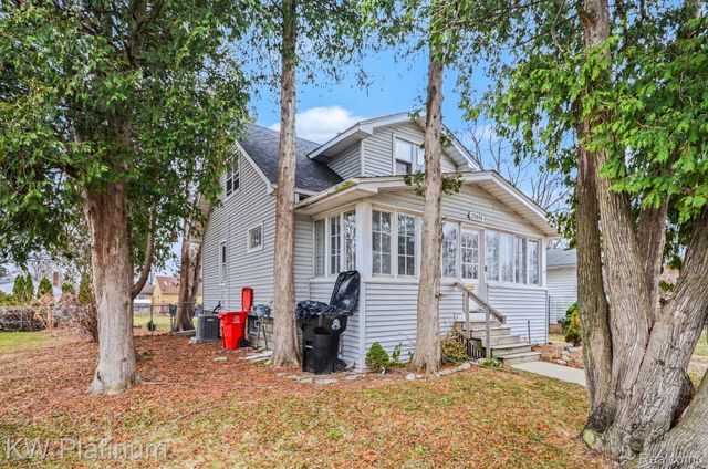 25886 Hoffmeyer Street, Roseville, MI 48066