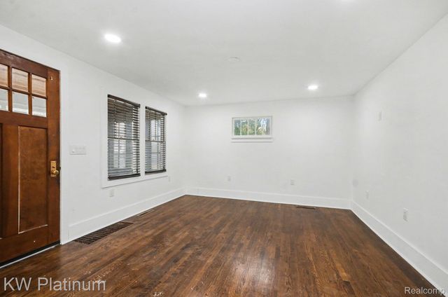 25886 Hoffmeyer Street, Roseville, MI 48066