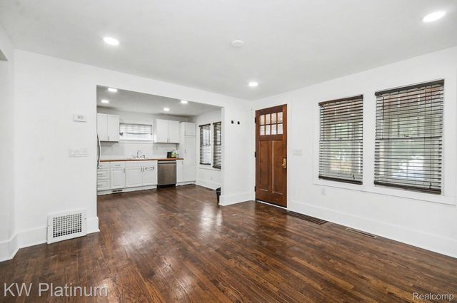 25886 Hoffmeyer Street, Roseville, MI 48066