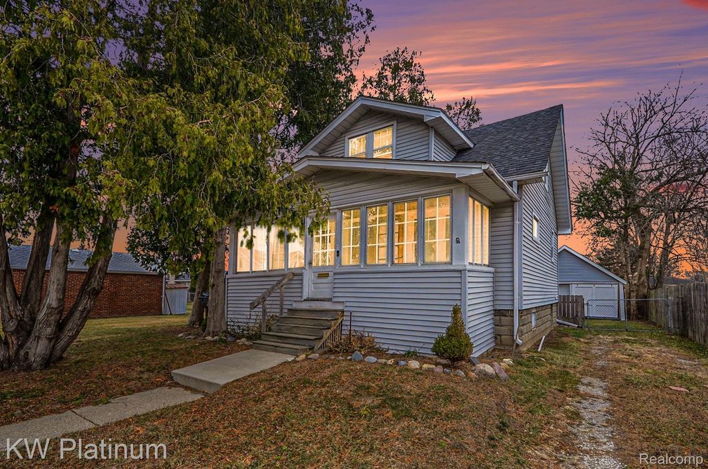 25886 Hoffmeyer Street, Roseville, MI 48066