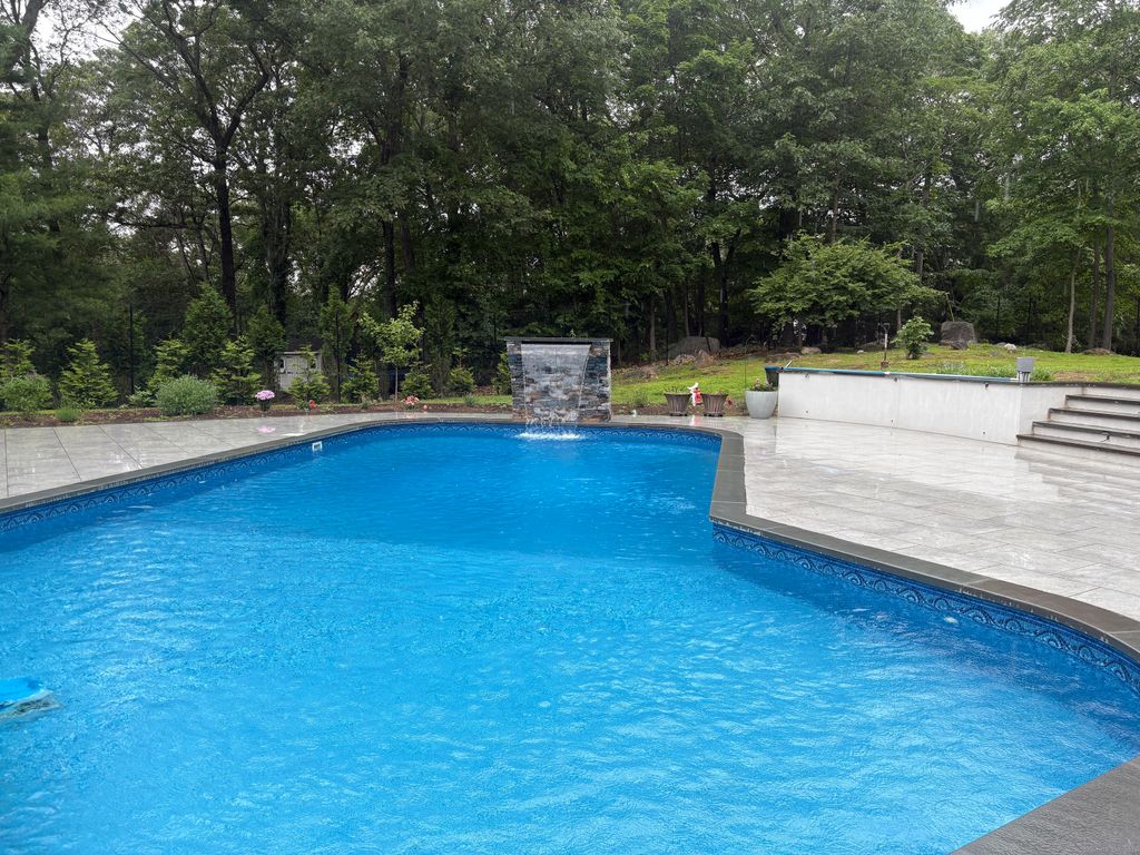 25 Cogswell Lane, Stamford, CT 06902
