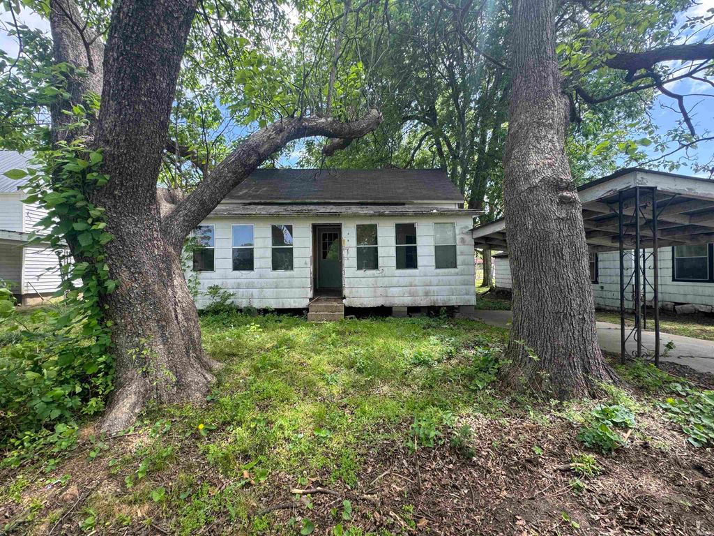 1104 SW 2nd Street, Corning, AR 72422