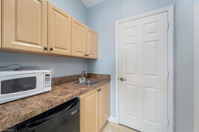 3343 Sandpiper WAY, Naples, FL 34109