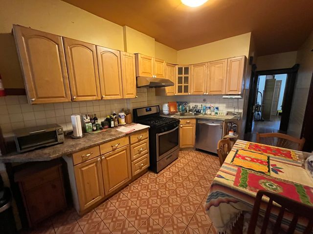 3714 N Hermitage Avenue, Chicago, IL 60613