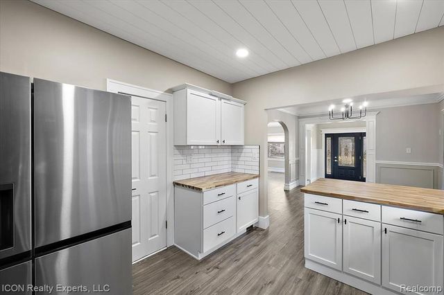 16 Utica Road, Pontiac, MI 48341