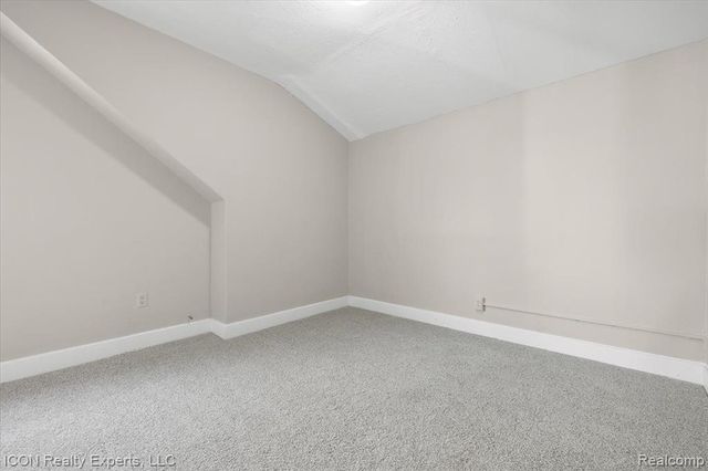 16 Utica Road, Pontiac, MI 48341