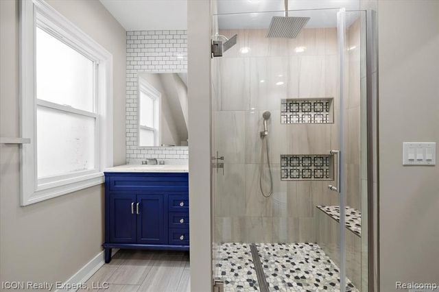 16 Utica Road, Pontiac, MI 48341